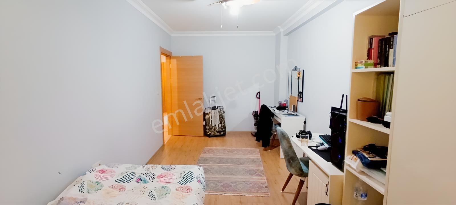 İzmir Bornova Erzene Mah.kaliteli Yapıda Satılık Geniş 3+1 Daire — fotoğraf 27