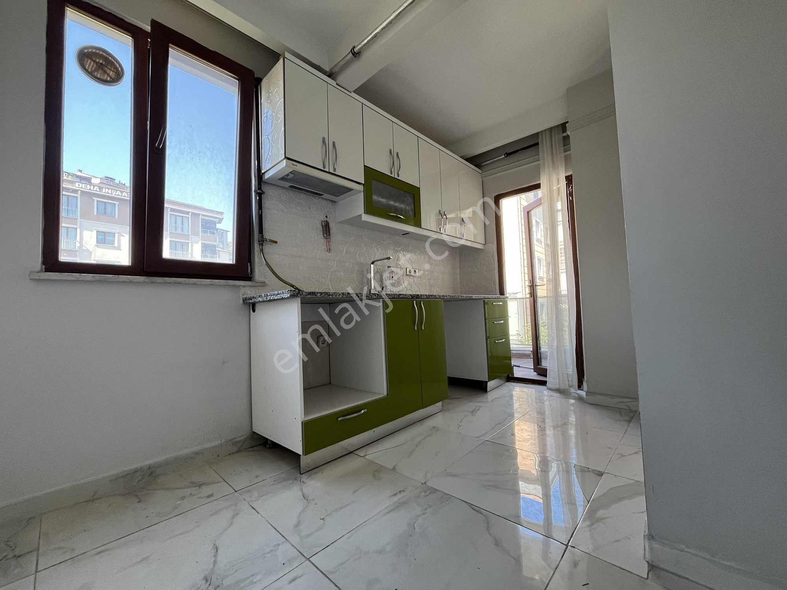 Sancaktepe Yenidoğanda Ana Cadde Üzerinde Satılık 2+1 Daire — fotoğraf 6