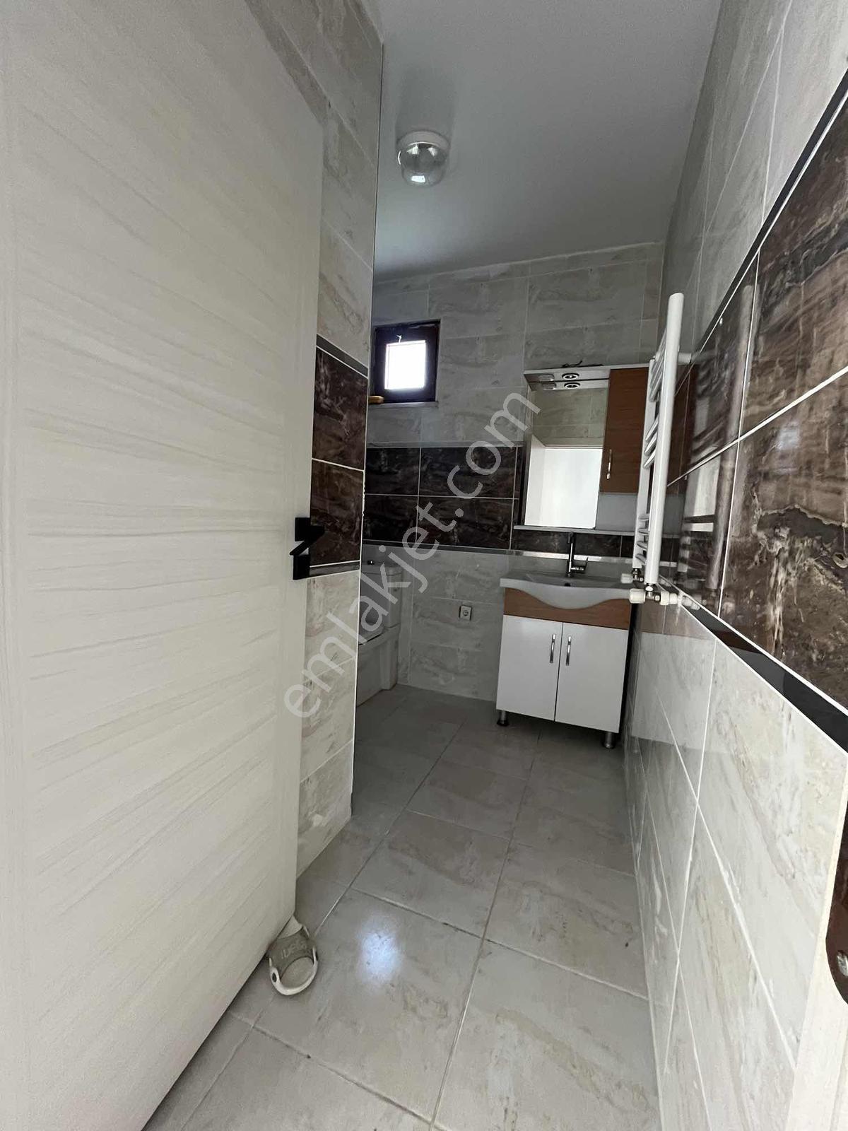 Sancaktepe Yenidoğanda Ana Cadde Üzerinde Satılık 2+1 Daire — fotoğraf 7