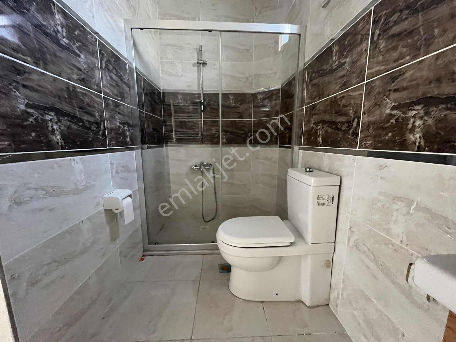 Sancaktepe Yenidoğanda Ana Cadde Üzerinde Satılık 2+1 Daire — fotoğraf 8