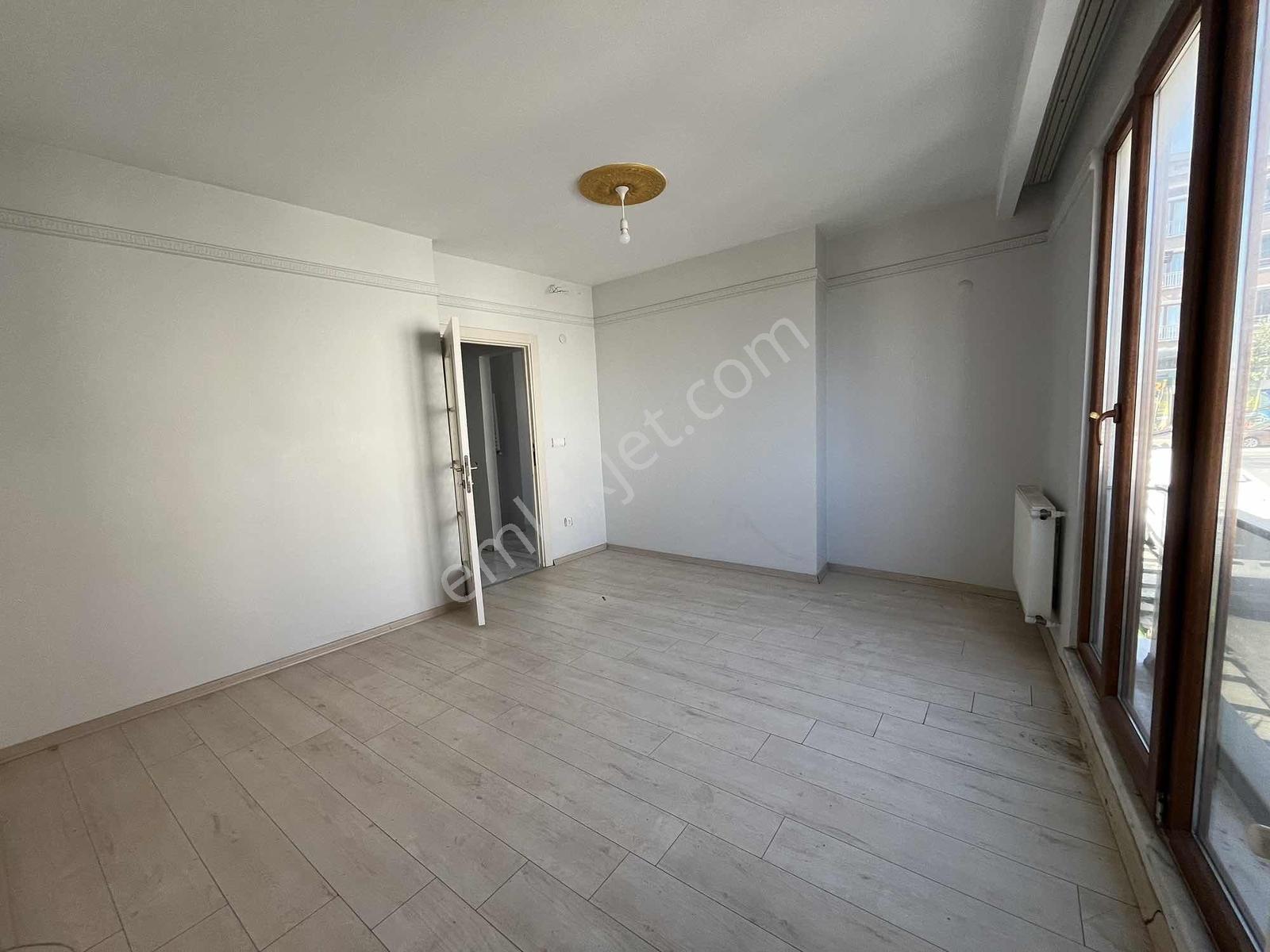 Sancaktepe Yenidoğanda Ana Cadde Üzerinde Satılık 2+1 Daire — fotoğraf 9
