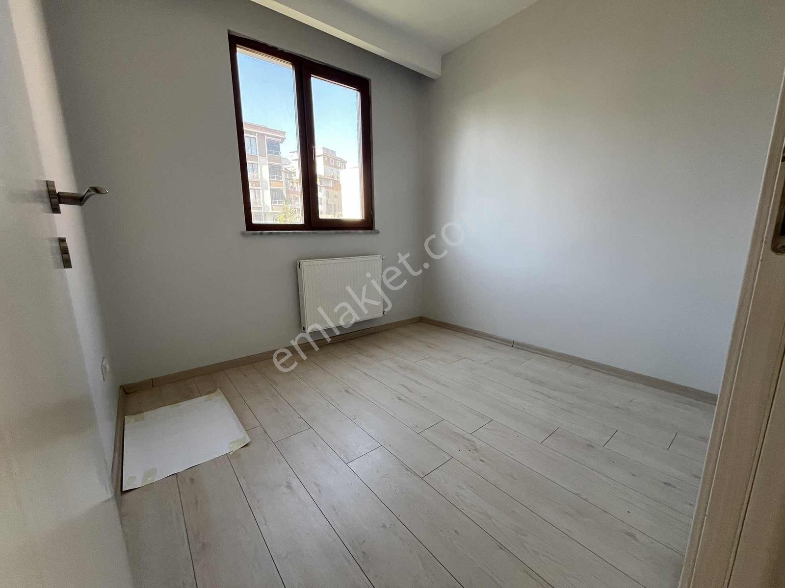 Sancaktepe Yenidoğanda Ana Cadde Üzerinde Satılık 2+1 Daire — fotoğraf 13