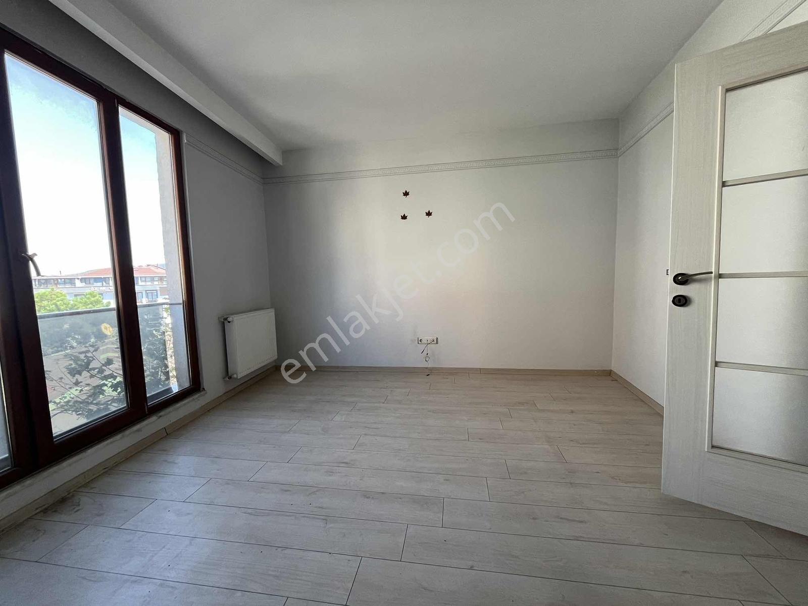 Sancaktepe Yenidoğanda Ana Cadde Üzerinde Satılık 2+1 Daire — fotoğraf 15