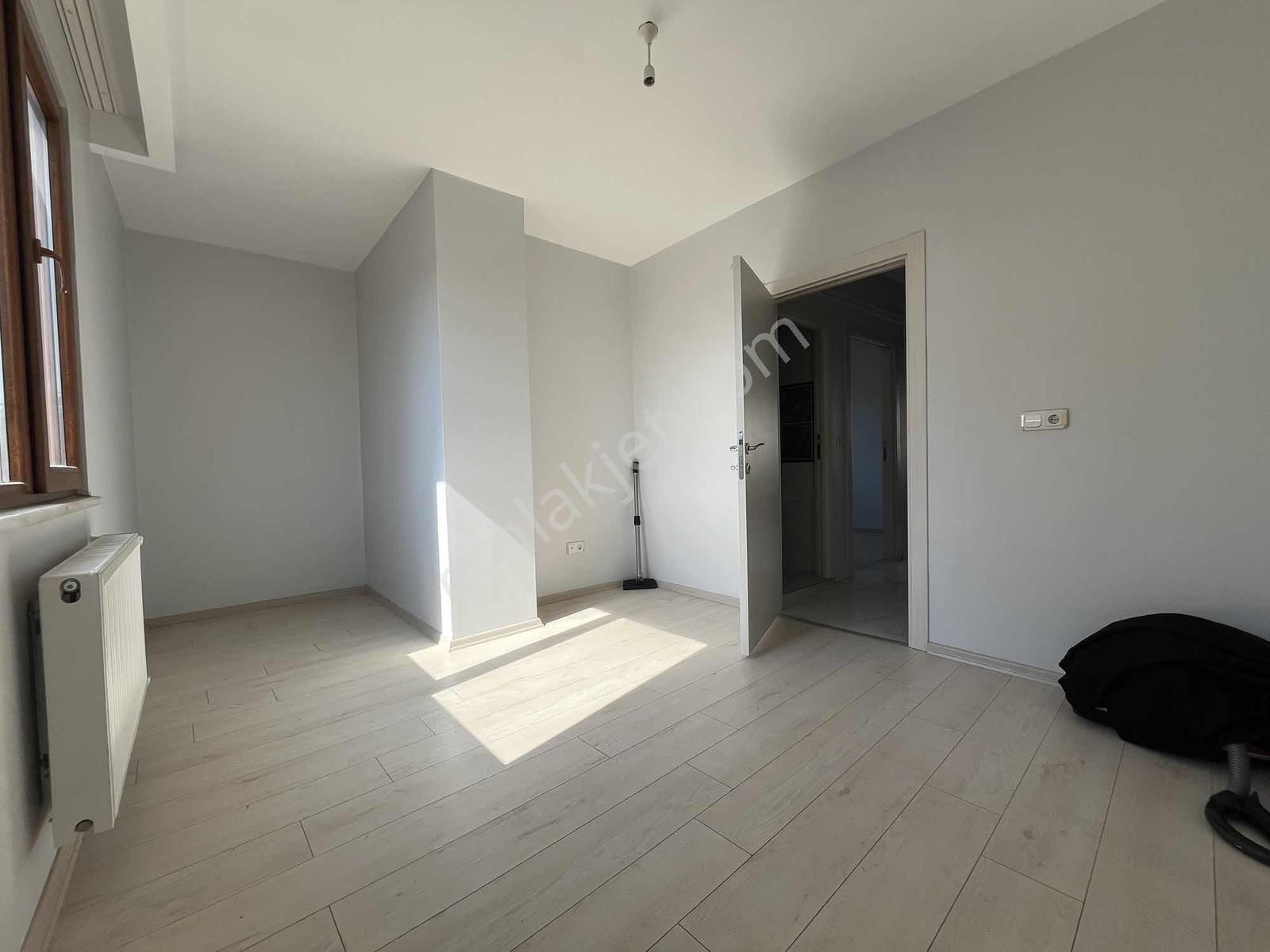 Sancaktepe Yenidoğanda Ana Cadde Üzerinde Satılık 2+1 Daire — fotoğraf 20