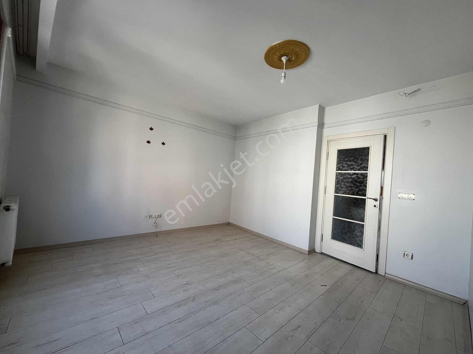 Sancaktepe Yenidoğanda Ana Cadde Üzerinde Satılık 2+1 Daire — fotoğraf 22