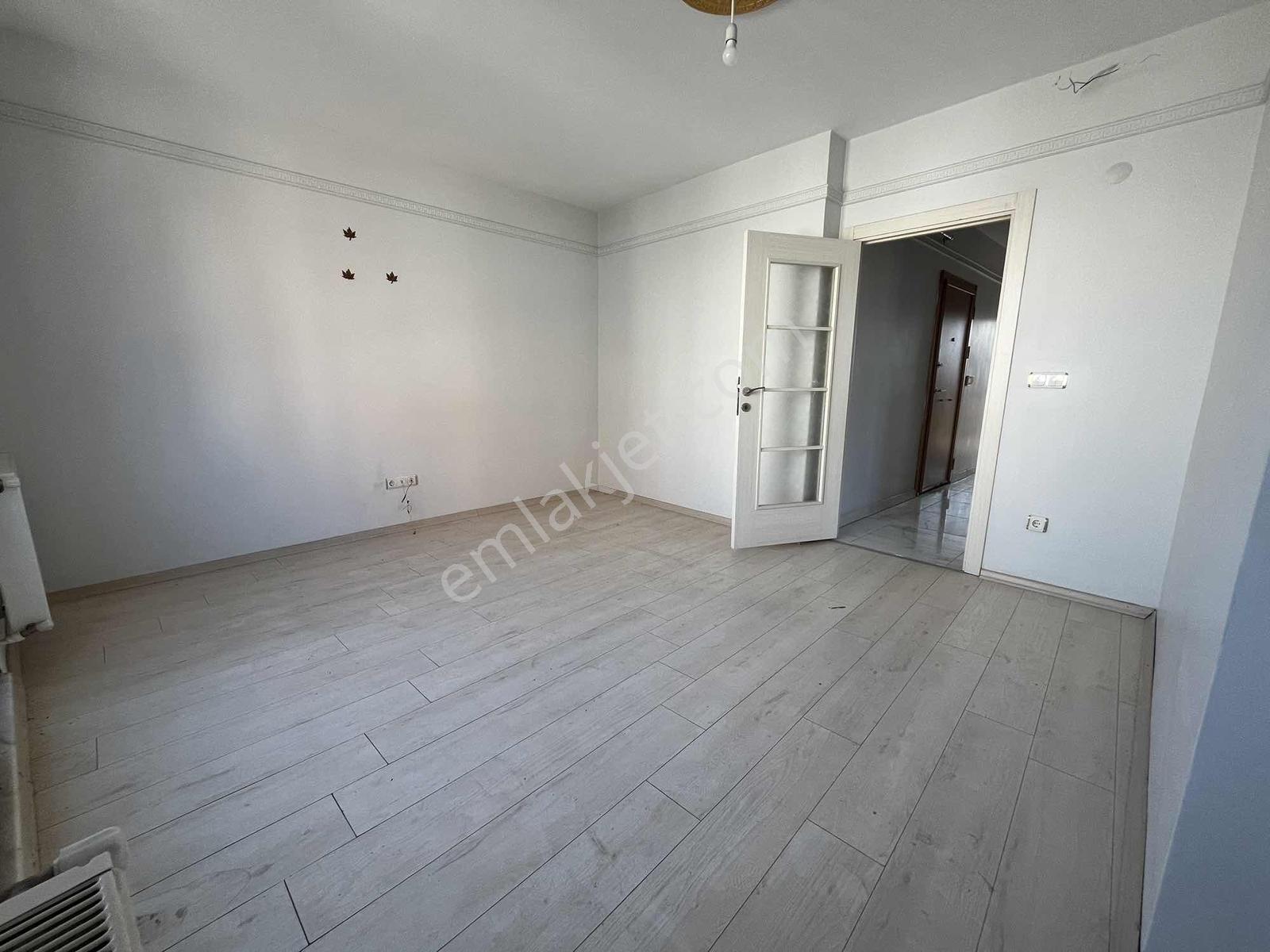 Sancaktepe Yenidoğanda Ana Cadde Üzerinde Satılık 2+1 Daire — fotoğraf 26