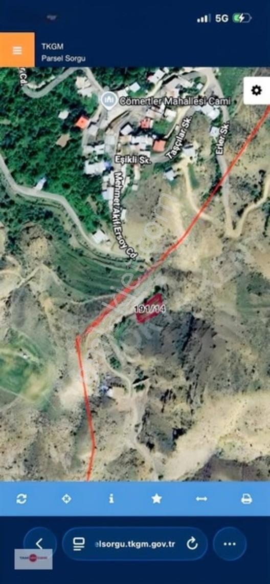 Tam Nokta Kent'Ten Uzundere'De Geniş Satılık Bahçe
