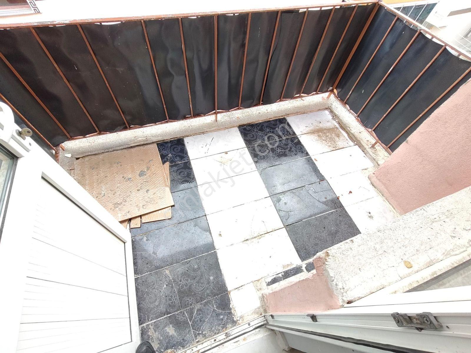 Yılmaz Gayrımenkulden 5+1 Teras 4 Son Kat Ful Yapılı Icınde Kıracı Var Yatırımlık Emsalının Altında — fotoğraf 11