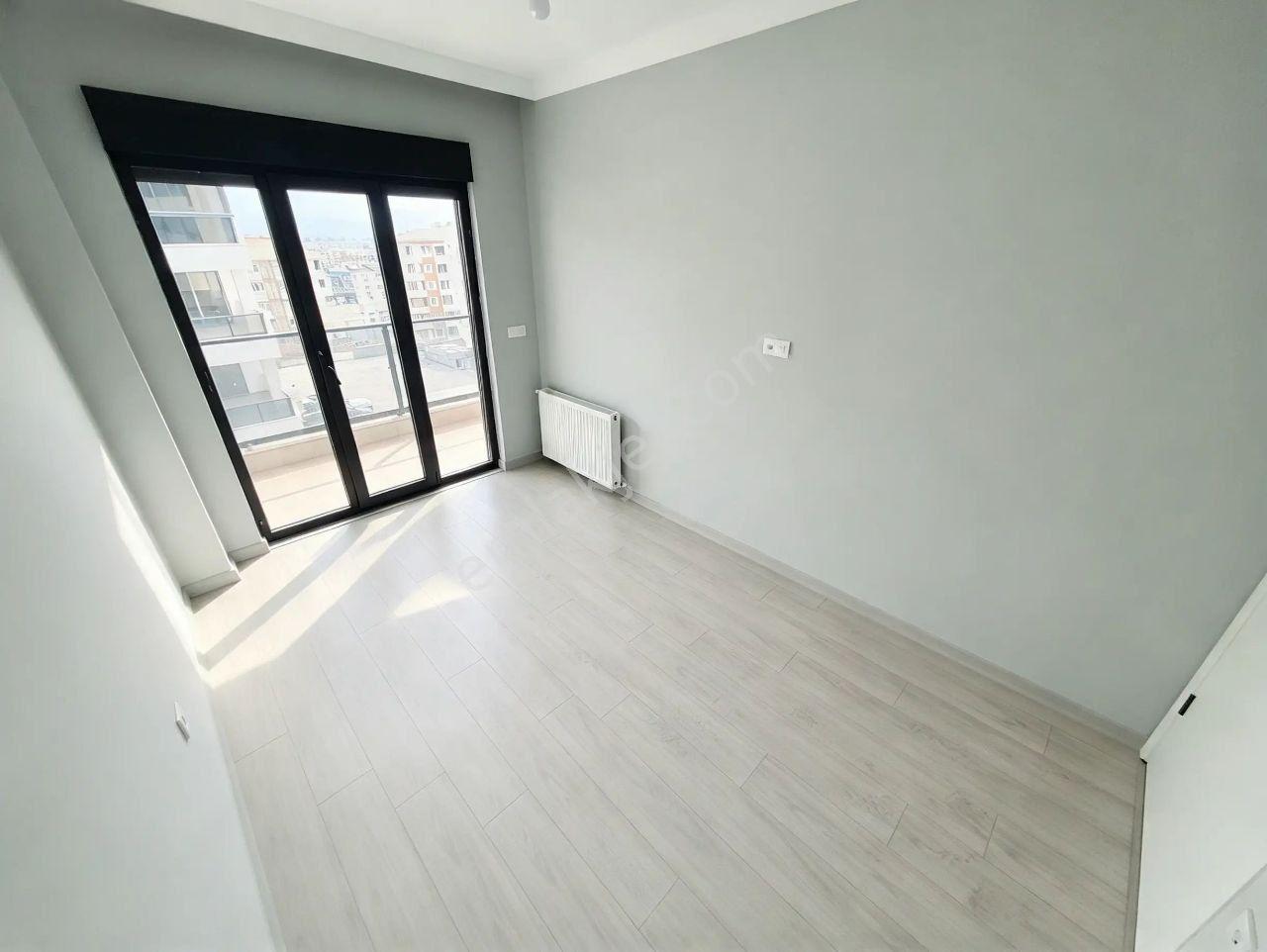 Uytundan Edremitte Devasa Genişlikte Çift Cepheli 3+1 Lüks Daire — fotoğraf 10