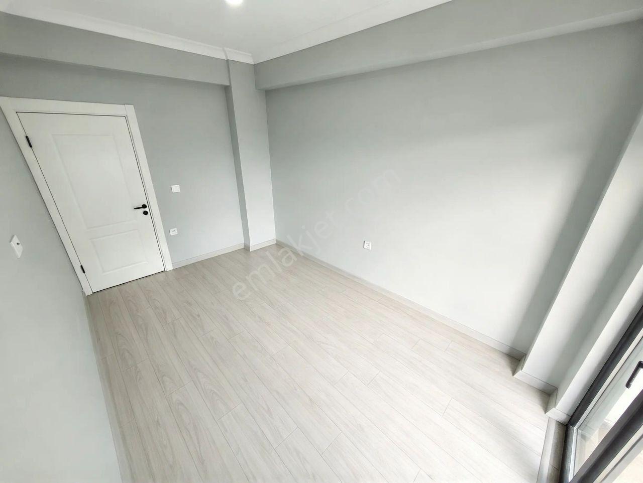 Uytundan Edremitte Devasa Genişlikte Çift Cepheli 3+1 Lüks Daire — fotoğraf 11