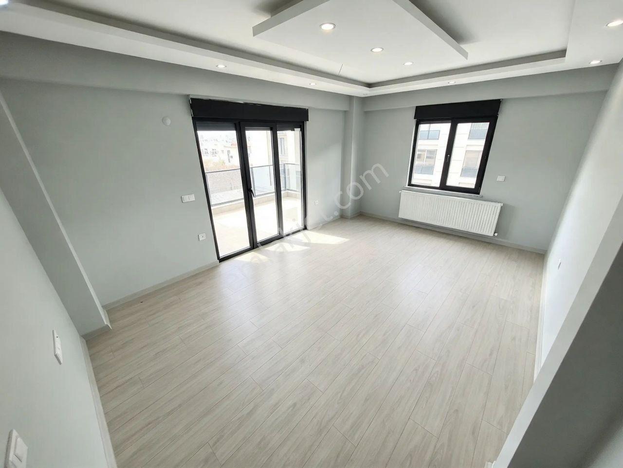 Uytundan Edremitte Devasa Genişlikte Çift Cepheli 3+1 Lüks Daire — fotoğraf 22