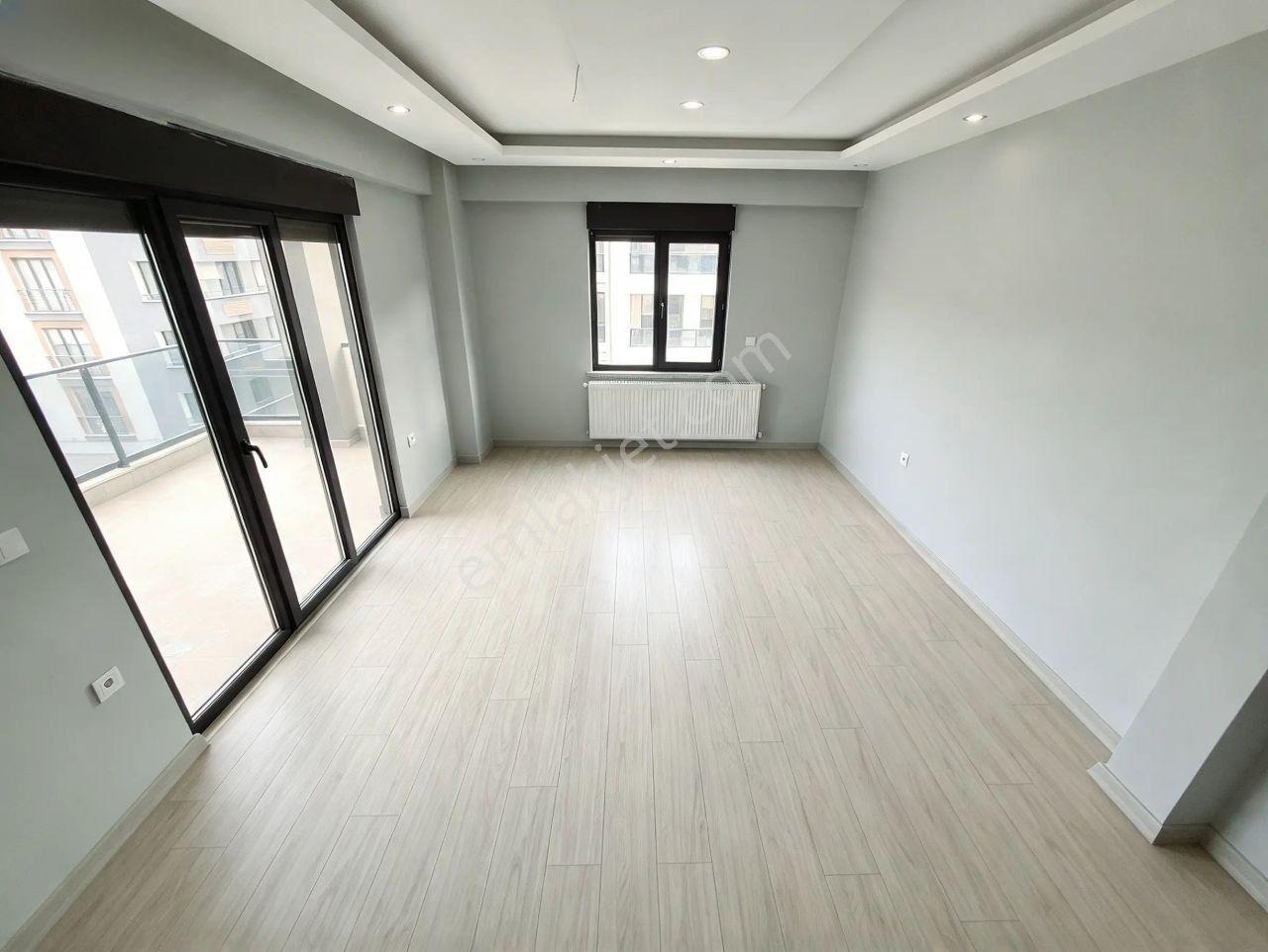 Uytundan Edremitte Devasa Genişlikte Çift Cepheli 3+1 Lüks Daire — fotoğraf 23