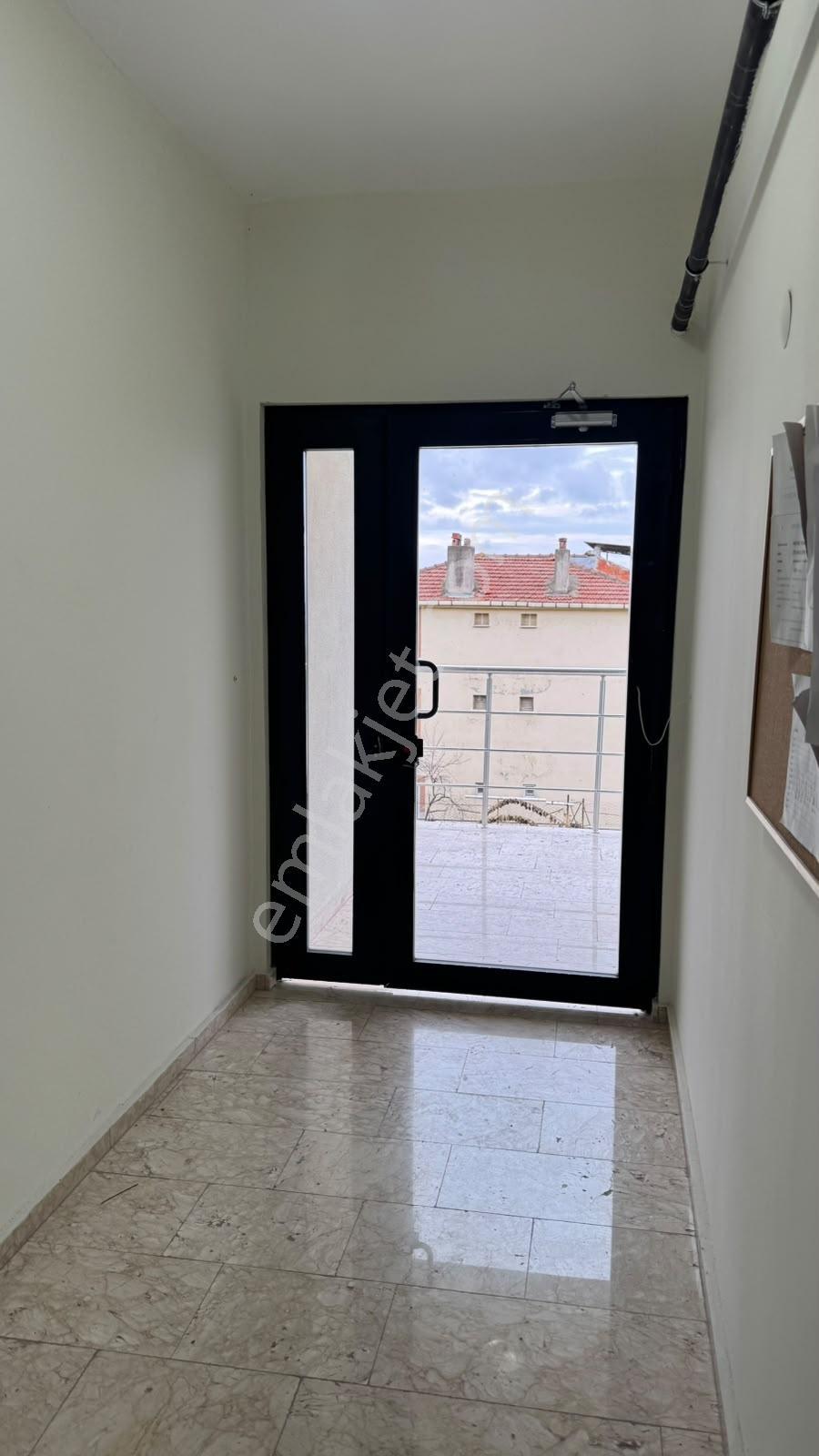 Mir'den Çift Banyolu Giyinme Odalı Eski Ssk Yakını 2+1 Daire — fotoğraf 23