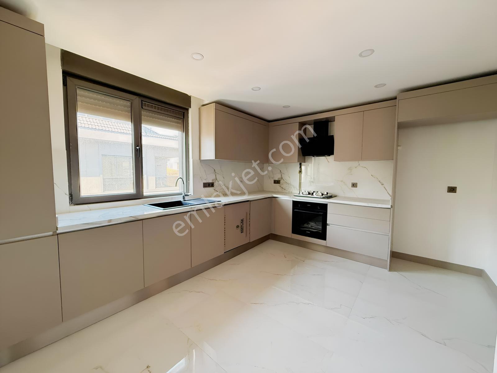 Remax Anı 'dan Çengelköy Vera Sitesi 'nde 4+1 Çatı Dubleksi — fotoğraf 22