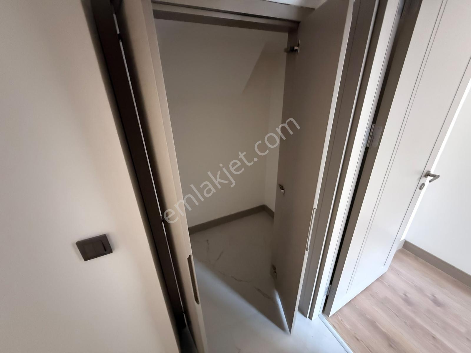 Remax Anı 'dan Çengelköy Vera Sitesi 'nde 4+1 Çatı Dubleksi — fotoğraf 25