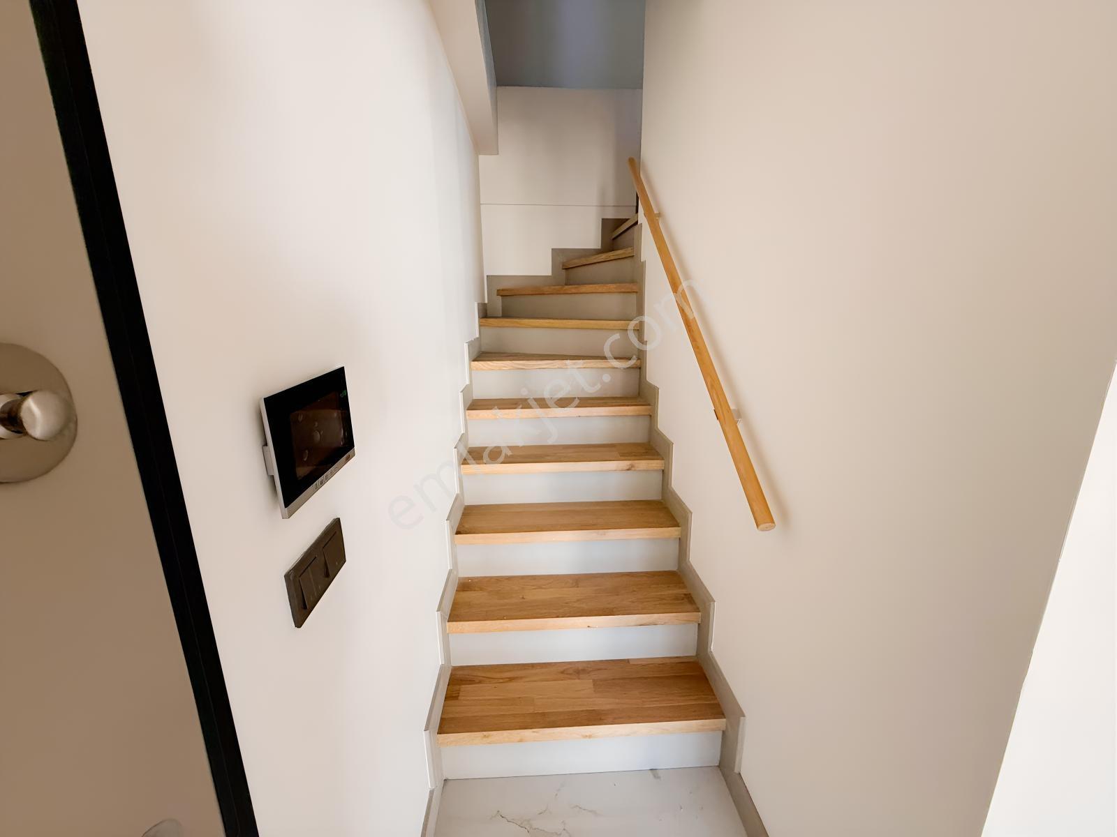 Remax Anı 'dan Çengelköy Vera Sitesi 'nde 4+1 Çatı Dubleksi — fotoğraf 29