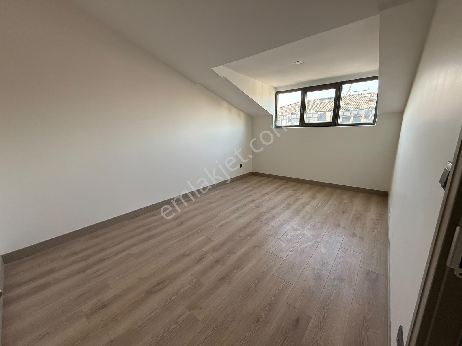 Remax Anı 'dan Çengelköy Vera Sitesi 'nde 4+1 Çatı Dubleksi — fotoğraf 31