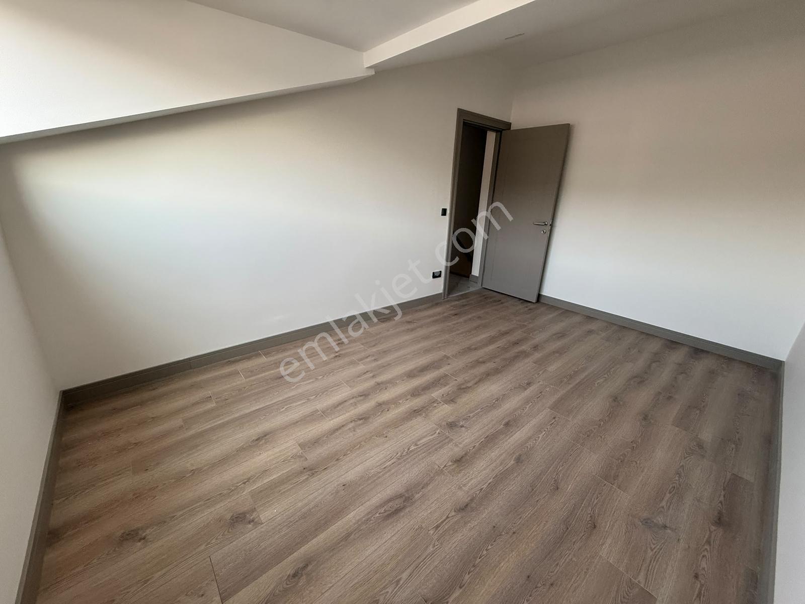 Remax Anı 'dan Çengelköy Vera Sitesi 'nde 4+1 Çatı Dubleksi — fotoğraf 32