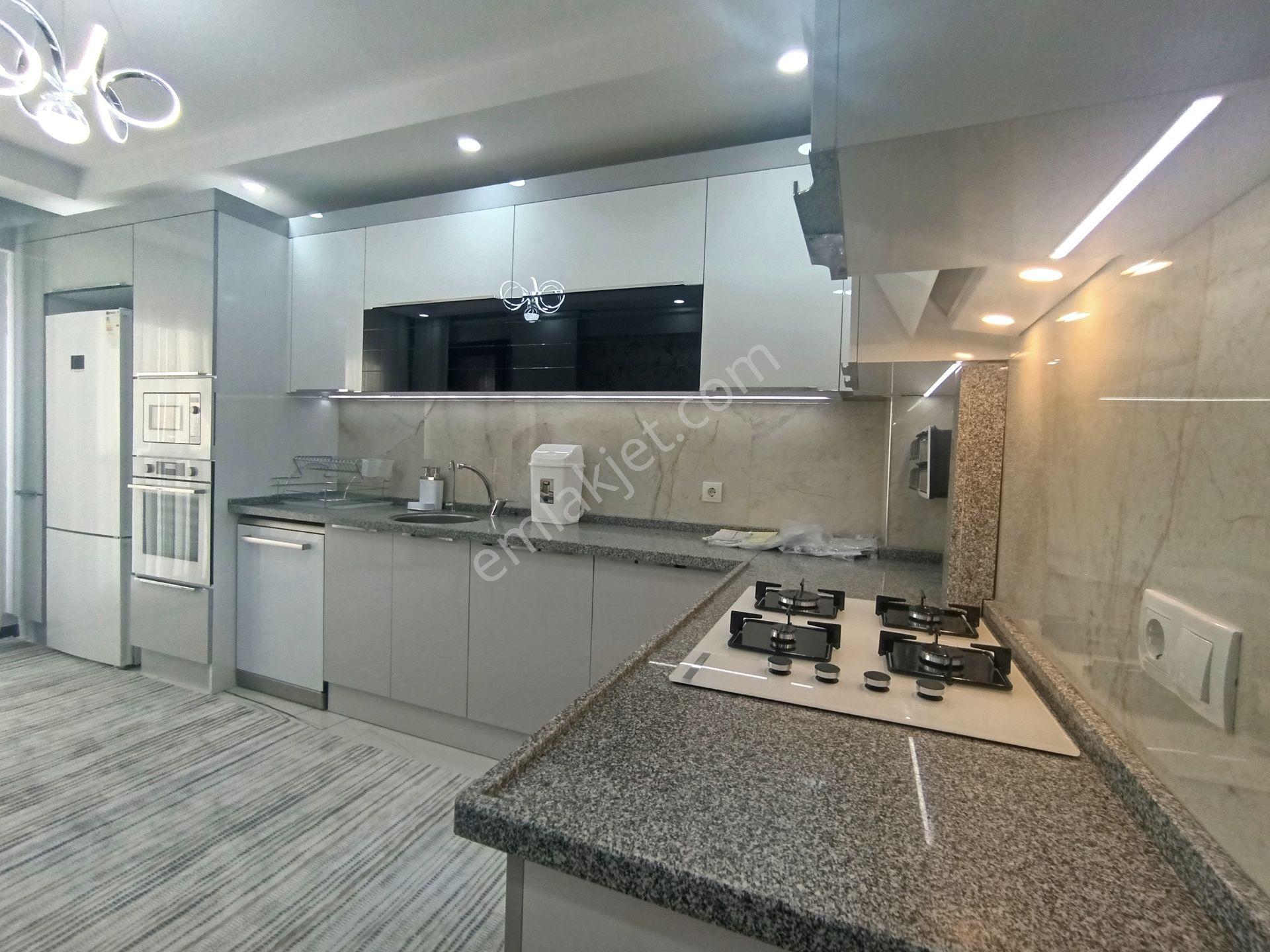 Salihli Sağlık Mahallesinde 3+1 3 Balkonlu Daire — fotoğraf 5