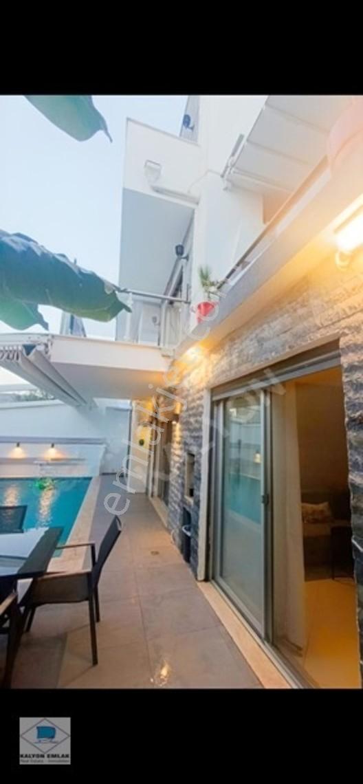 Çeşme Sakarya'Da Kalyon'Dan Isıtmalı Havuzlu 5+2 Lüks Villa