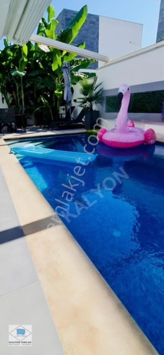 Çeşme Sakarya'da Kalyon'dan Isıtmalı Havuzlu 5+2 Lüks Villa — fotoğraf 4