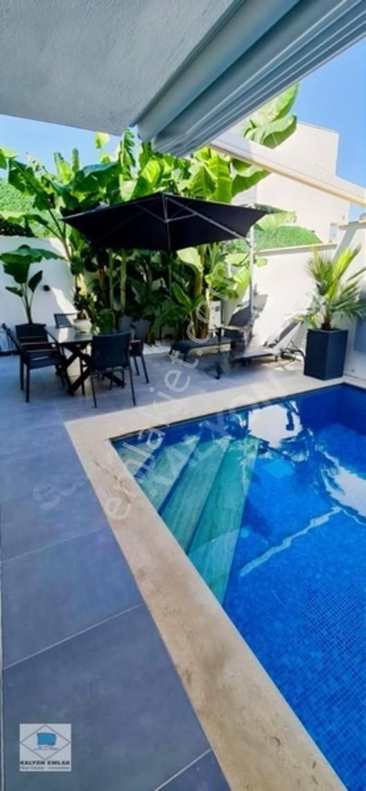 Çeşme Sakarya'da Kalyon'dan Isıtmalı Havuzlu 5+2 Lüks Villa — fotoğraf 5