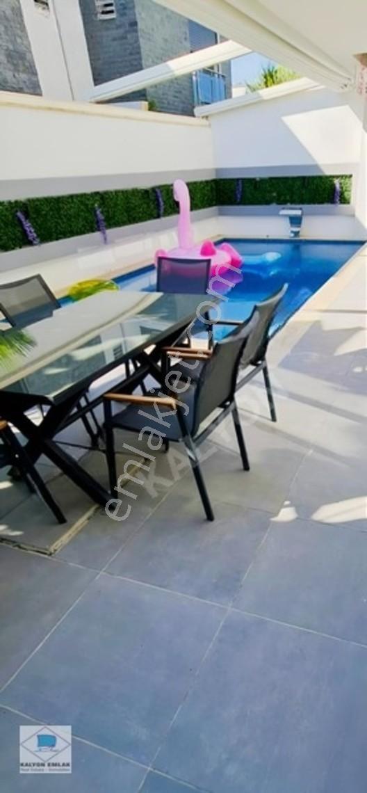 Çeşme Sakarya'da Kalyon'dan Isıtmalı Havuzlu 5+2 Lüks Villa — fotoğraf 9