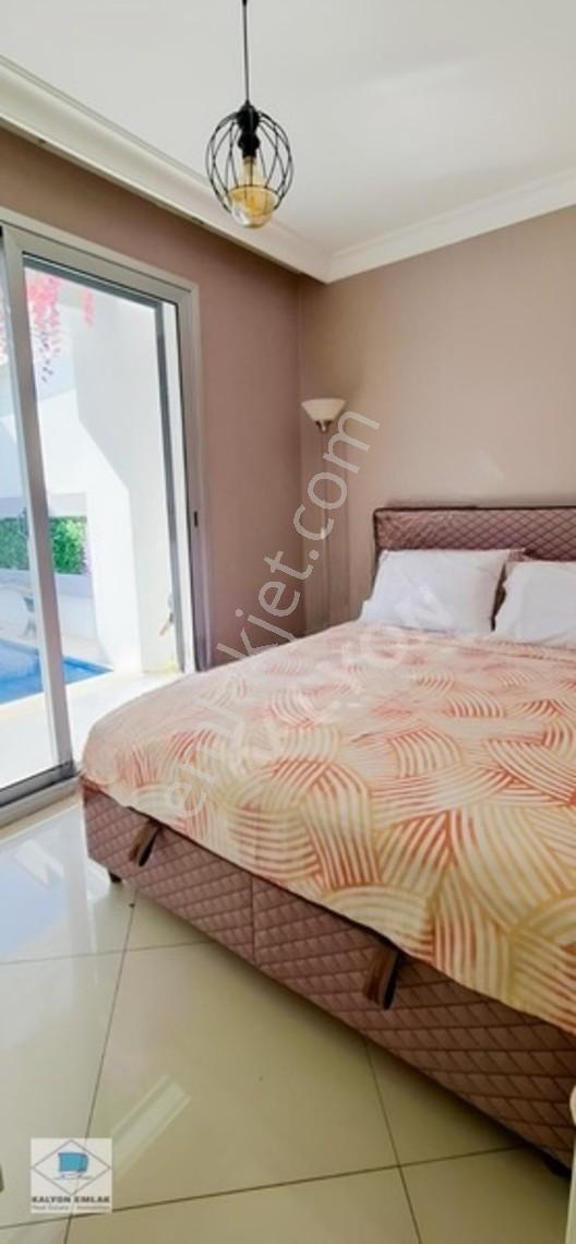 Çeşme Sakarya'da Kalyon'dan Isıtmalı Havuzlu 5+2 Lüks Villa — fotoğraf 13