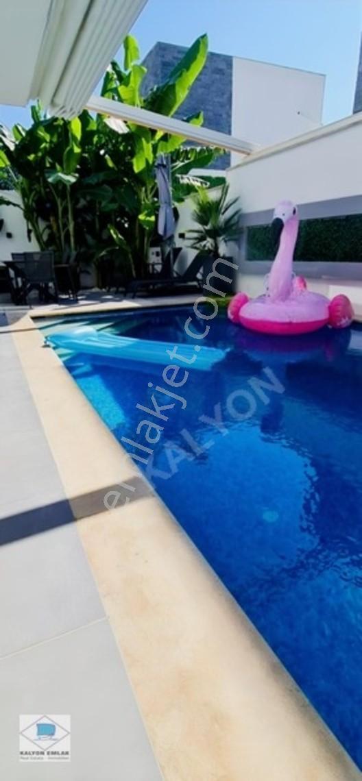 Çeşme Sakarya'da Kalyon'dan Isıtmalı Havuzlu 5+2 Lüks Villa — fotoğraf 14