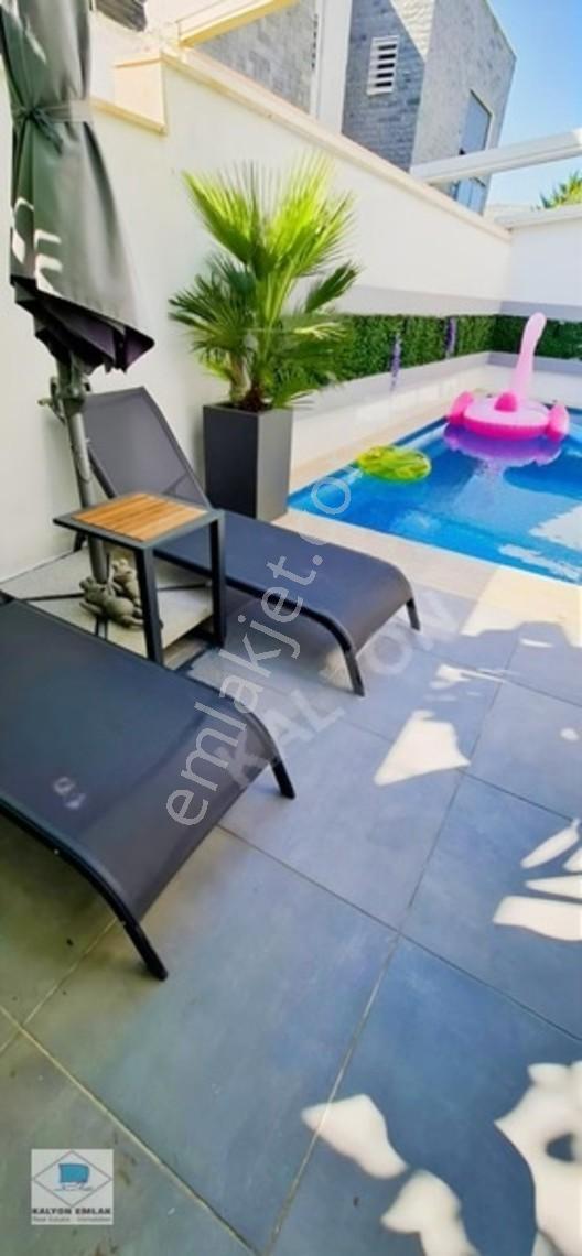 Çeşme Sakarya'da Kalyon'dan Isıtmalı Havuzlu 5+2 Lüks Villa — fotoğraf 20