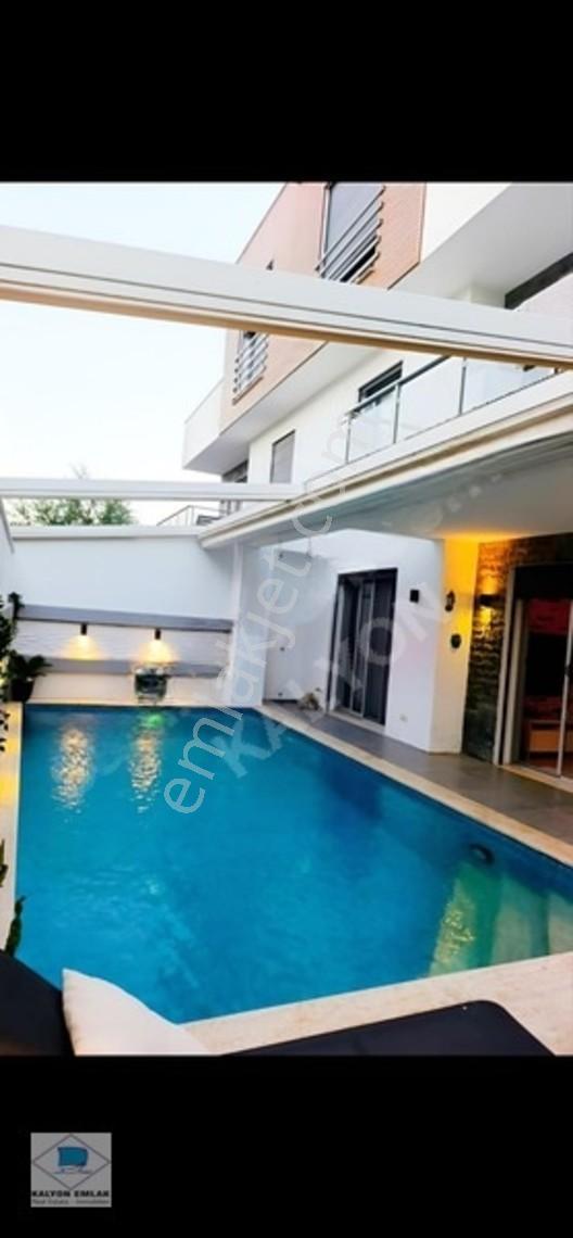 Çeşme Sakarya'da Kalyon'dan Isıtmalı Havuzlu 5+2 Lüks Villa — fotoğraf 21