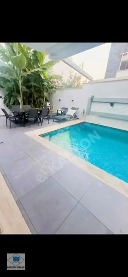 Çeşme Sakarya'da Kalyon'dan Isıtmalı Havuzlu 5+2 Lüks Villa — fotoğraf 31