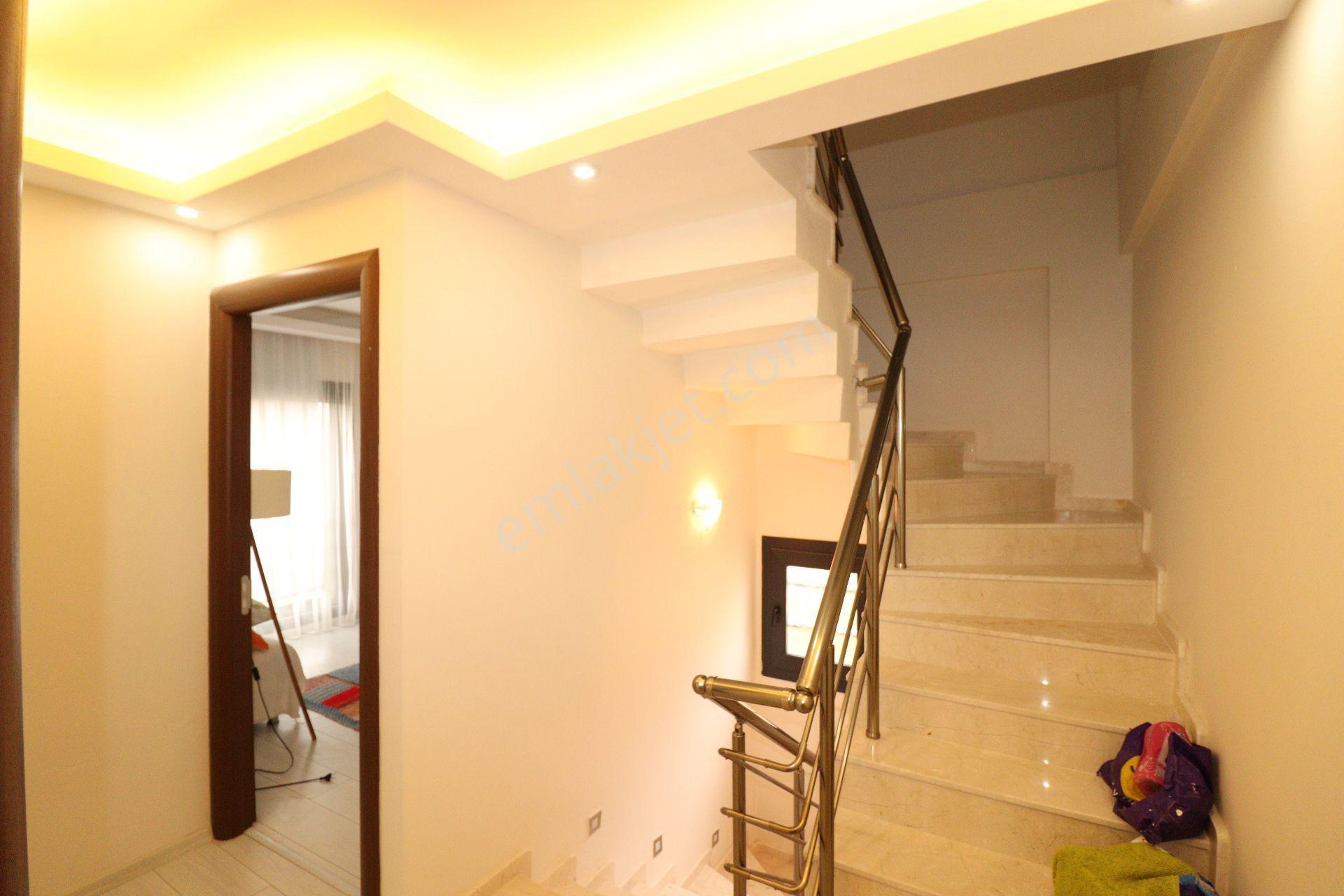 Seferihisar Mersin Alanı Mh. Deniz Manzaralı Bahçeli Satılık 3+1 Villa — fotoğraf 19