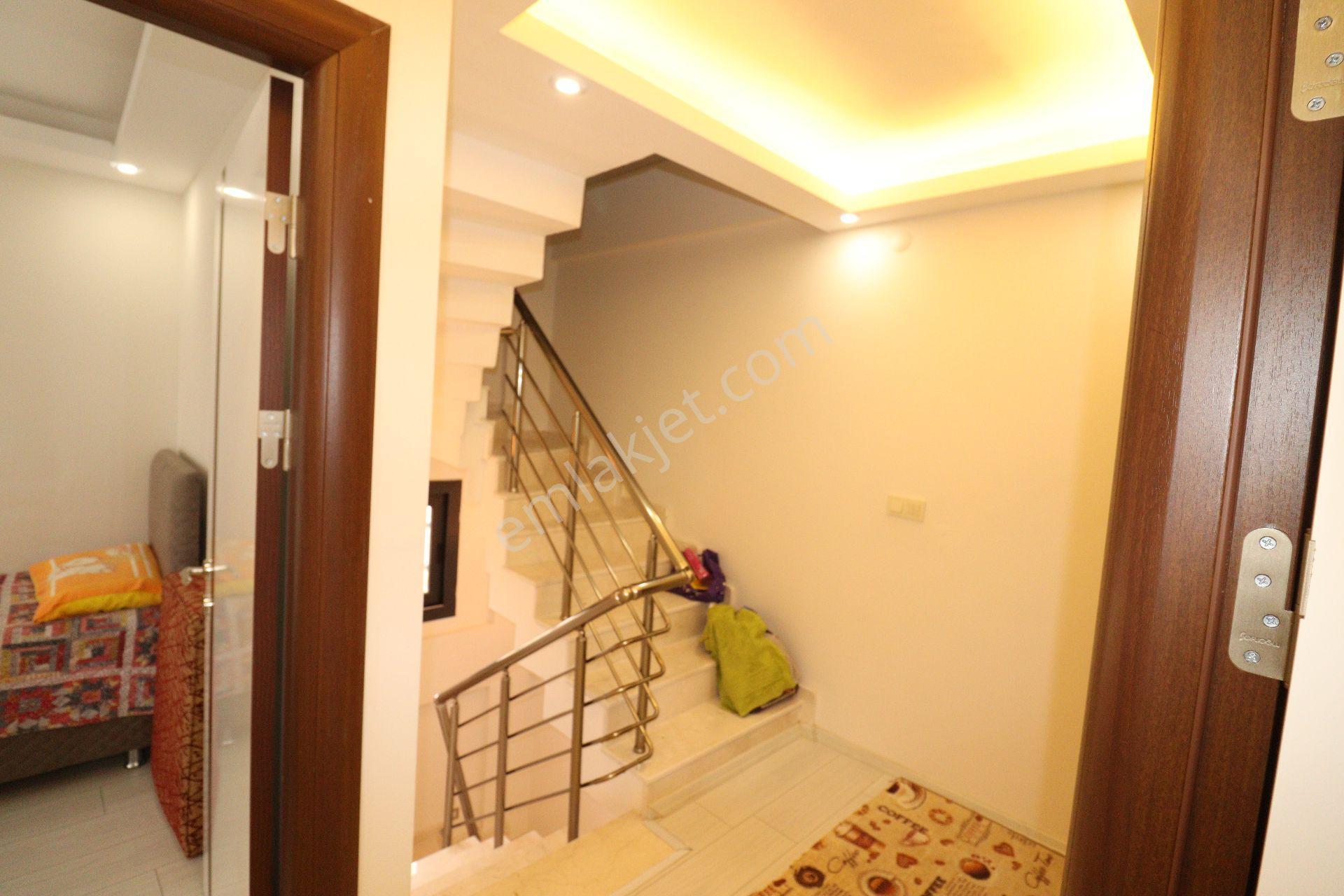 Seferihisar Mersin Alanı Mh. Deniz Manzaralı Bahçeli Satılık 3+1 Villa — fotoğraf 25