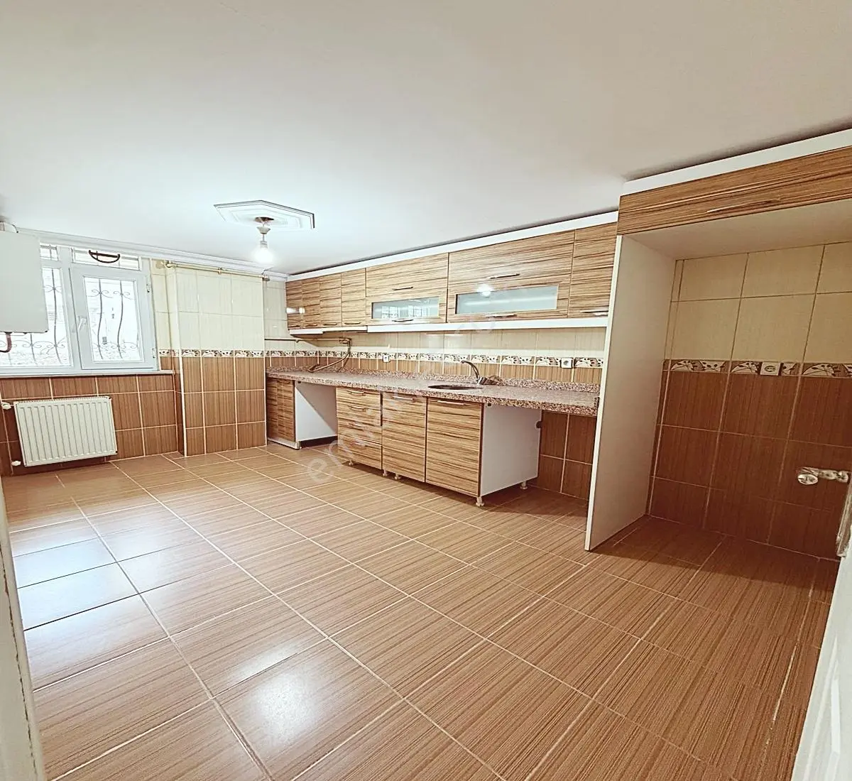 Kıraç Cadde Dibinde 2+1 Tek Daire Üzeri Yüksek Giriş — fotoğraf 3