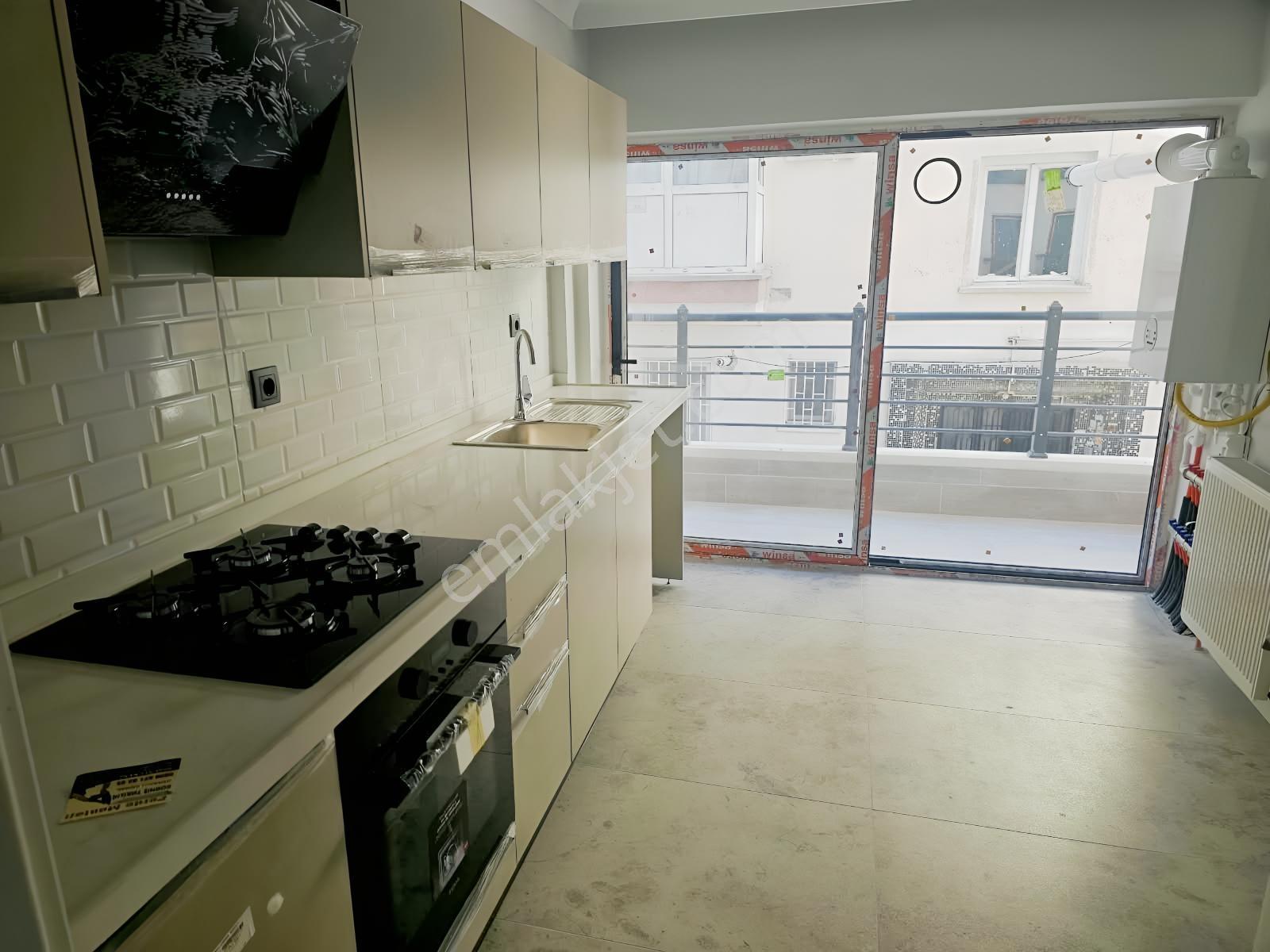Emekte 2+1 Sıfır Bina 1. Kat Metro Yakını — fotoğraf 2