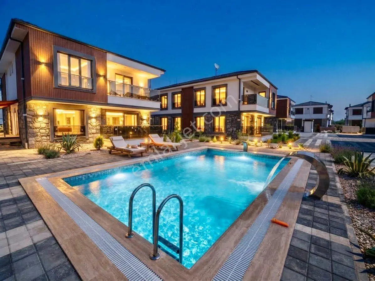 Ay Emlaktan Burhaniye Ören'de Denize 400 Metre Yüzme Havuzlu Satılık 2+1 Ultra Lüks Müstakil Villa — fotoğraf 3