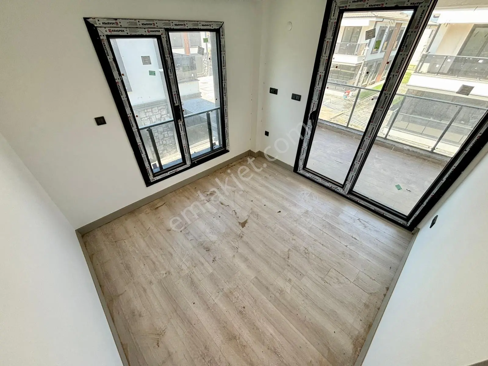 Ay Emlaktan Burhaniye Ören'de Denize 400 Metre Yüzme Havuzlu Satılık 2+1 Ultra Lüks Müstakil Villa — fotoğraf 22