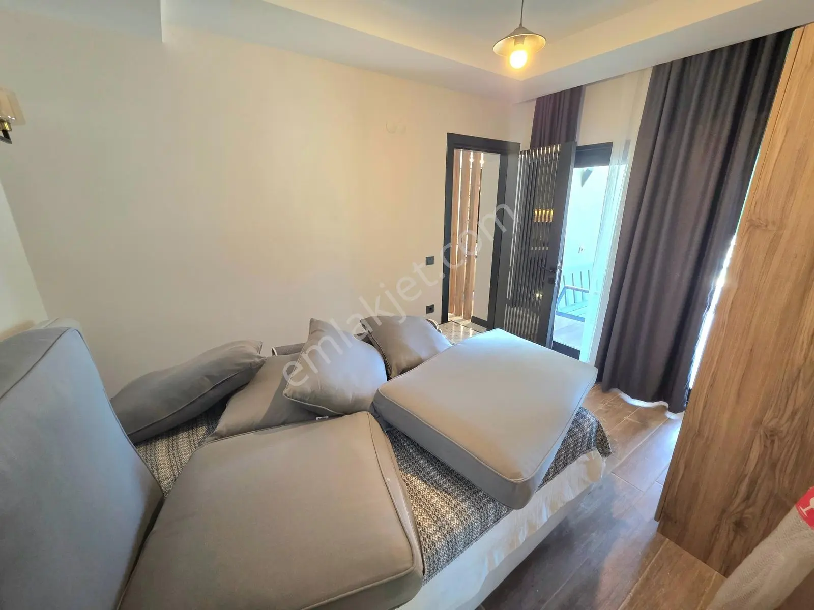 Kuşadası Merkezde Müstakil Özel Havuzlu Satılık Villa — fotoğraf 3