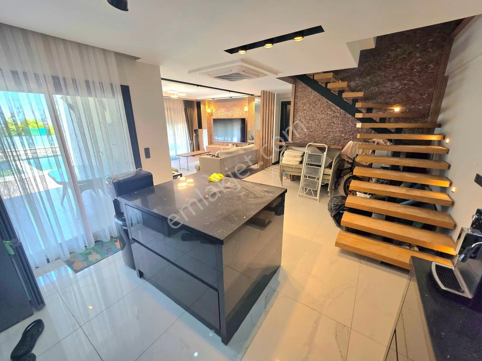 Kuşadası Merkezde Müstakil Özel Havuzlu Satılık Villa — fotoğraf 14