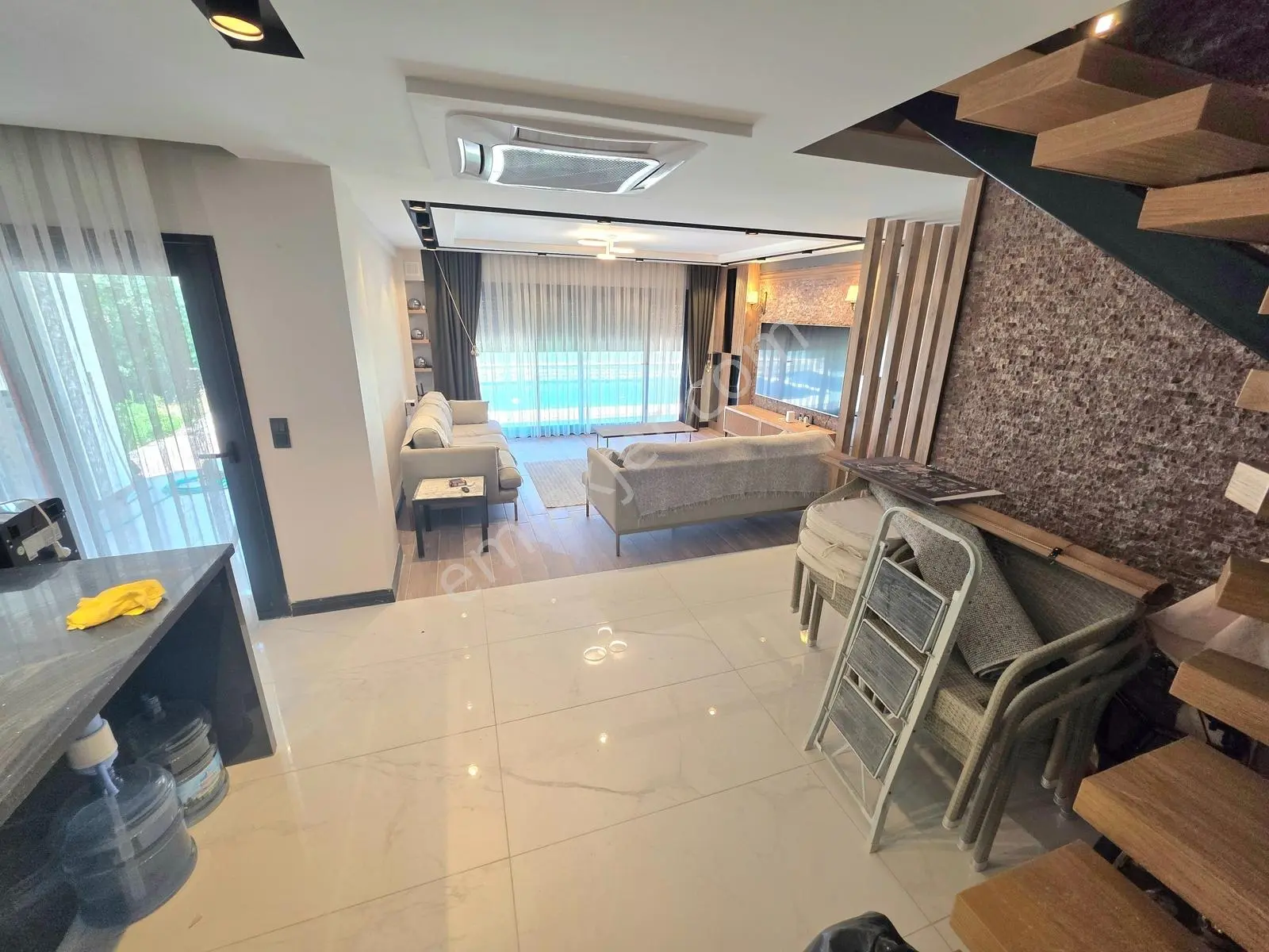 Kuşadası Merkezde Müstakil Özel Havuzlu Satılık Villa — fotoğraf 17