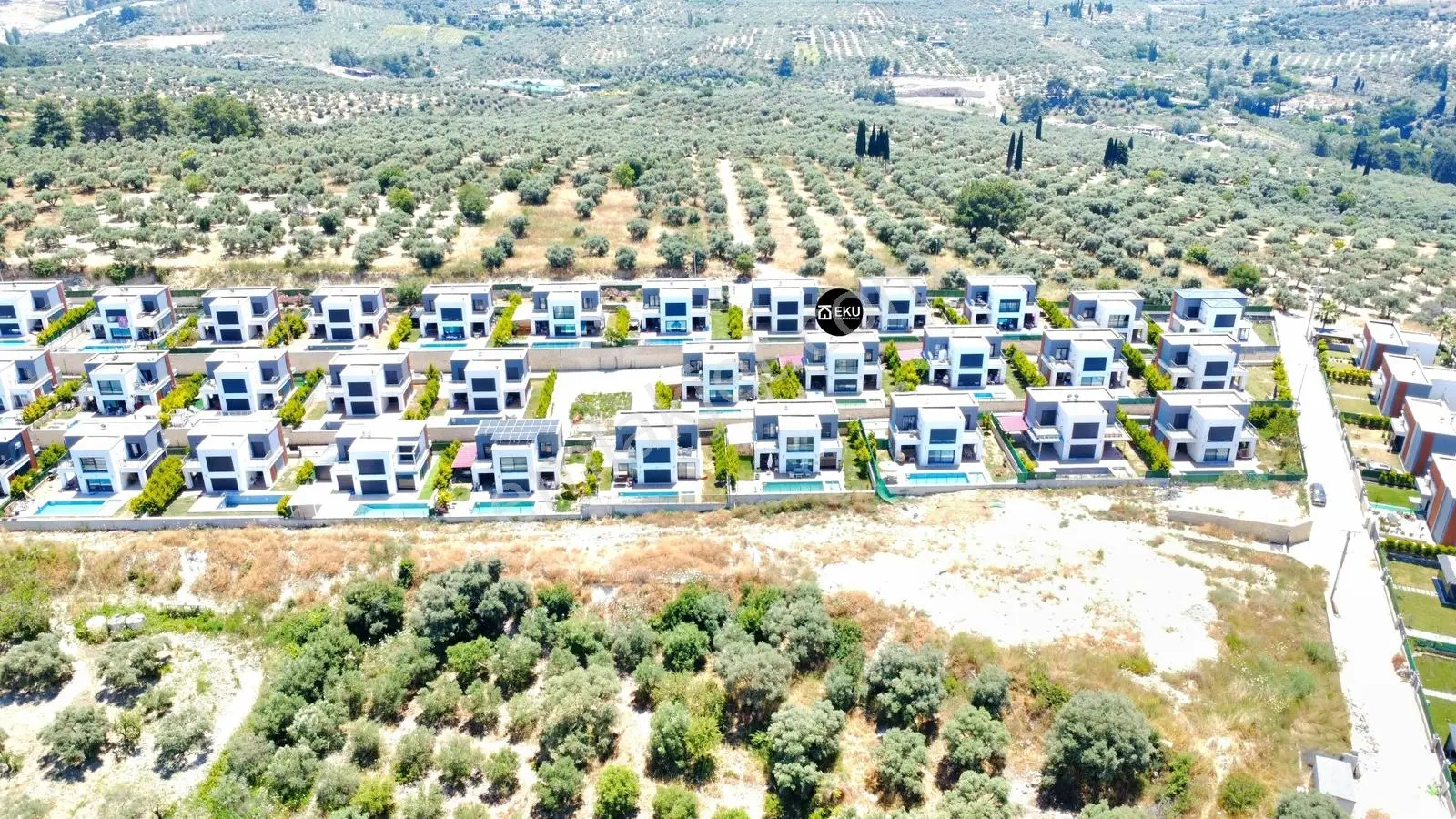 Kuşadası Merkezde Müstakil Özel Havuzlu Satılık Villa — fotoğraf 32