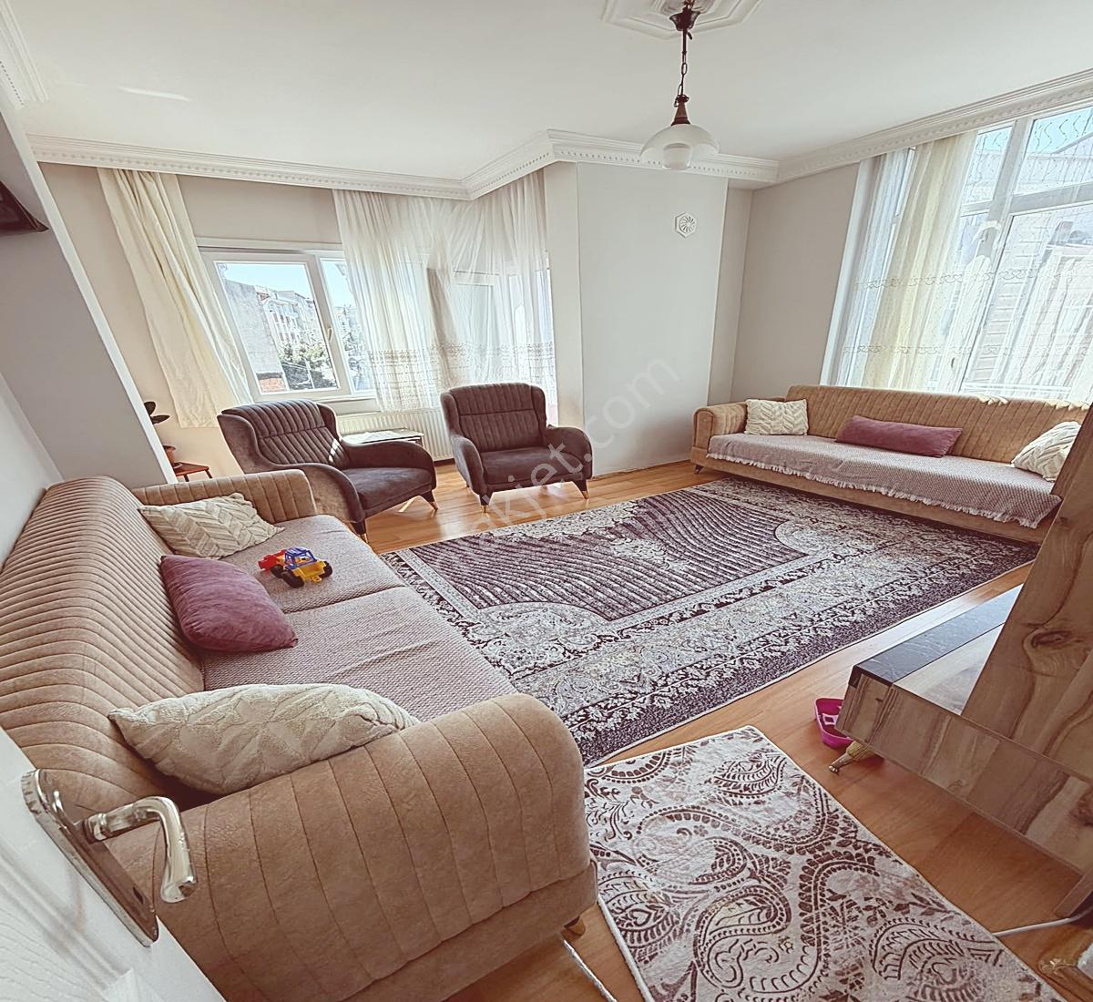Kıraç Yürüyüş Yolu İçerisinde 2+1 90M² Köşe Başı Merkezi Konum