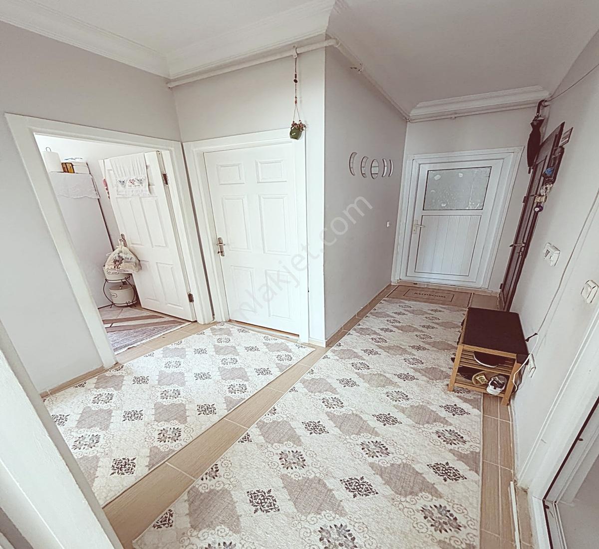 Kıraç Yürüyüş Yolu İçerisinde 2+1 90m² Köşe Başı Merkezi Konum — fotoğraf 6