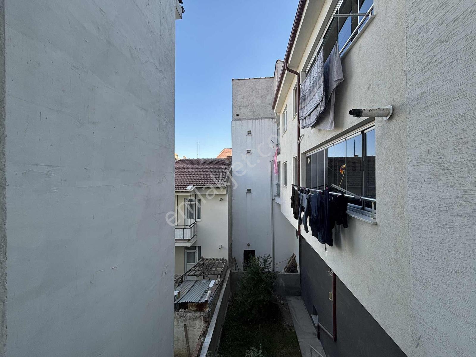 Eker'den Dilek Caddesi Yakını Geniş Eşyalı 2+0 Satılık Daire — fotoğraf 23