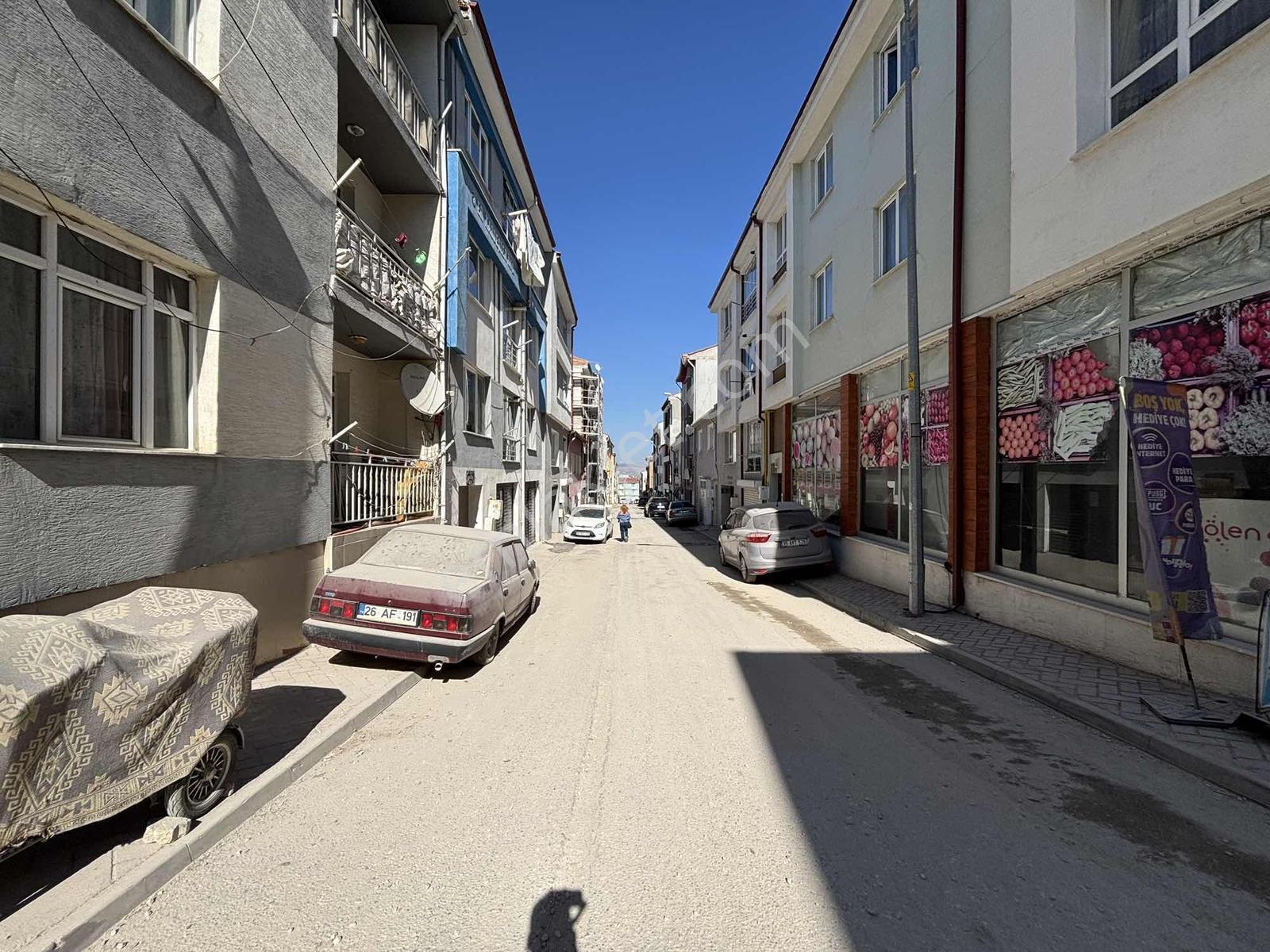 Eker'den Dilek Caddesi Yakını Geniş Eşyalı 2+0 Satılık Daire — fotoğraf 29