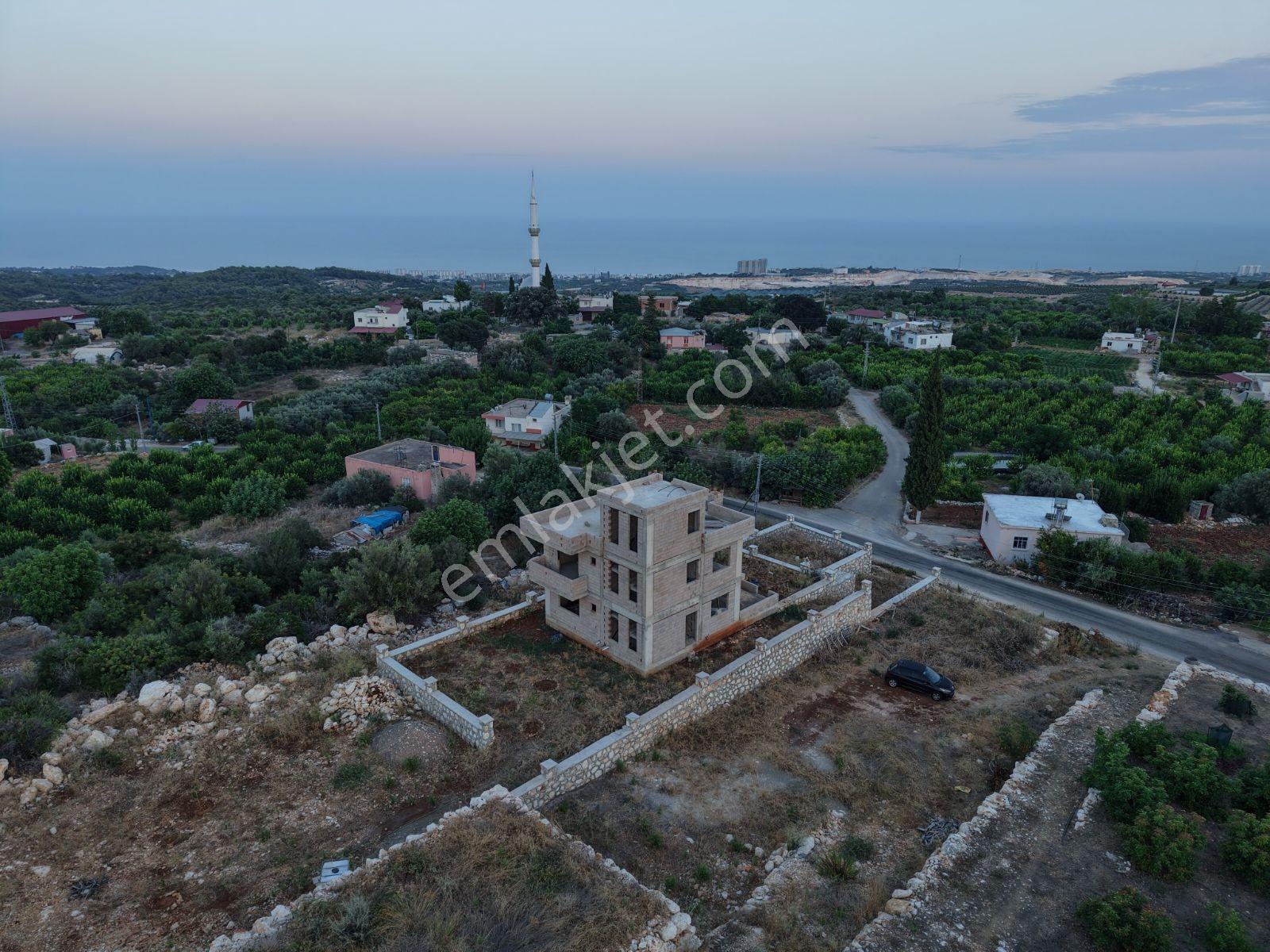Uğur Emlak'tan Batısandal'da Satılık 3 Katlı Büyük Arsalı Villa — fotoğraf 2