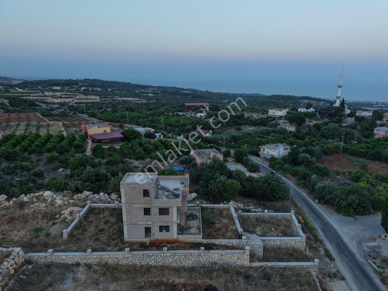 Uğur Emlak'tan Batısandal'da Satılık 3 Katlı Büyük Arsalı Villa — fotoğraf 3