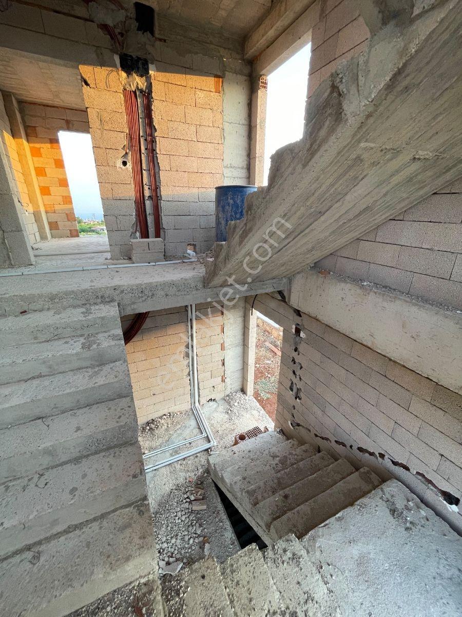 Uğur Emlak'tan Batısandal'da Satılık 3 Katlı Büyük Arsalı Villa — fotoğraf 17