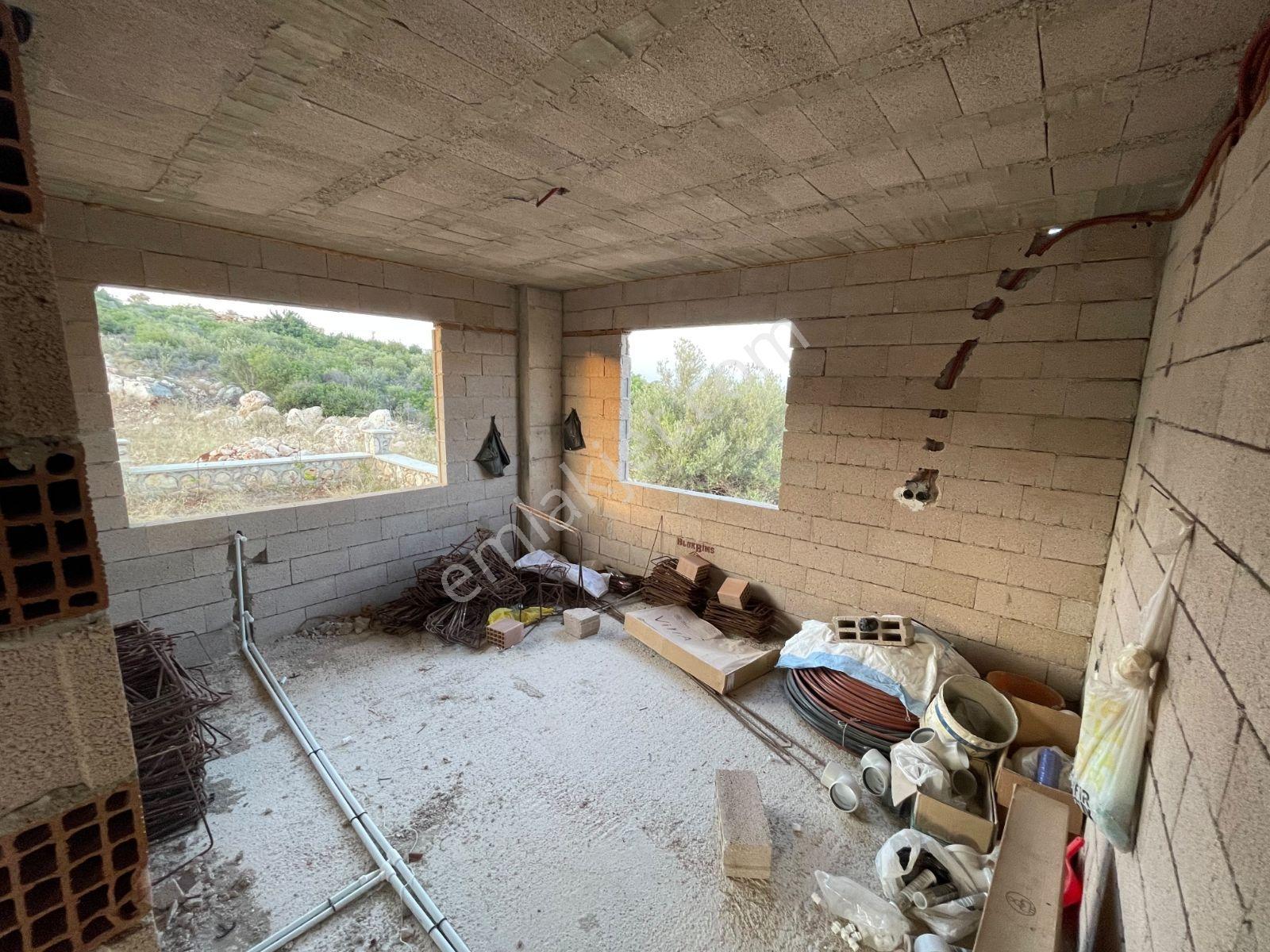 Uğur Emlak'tan Batısandal'da Satılık 3 Katlı Büyük Arsalı Villa — fotoğraf 18